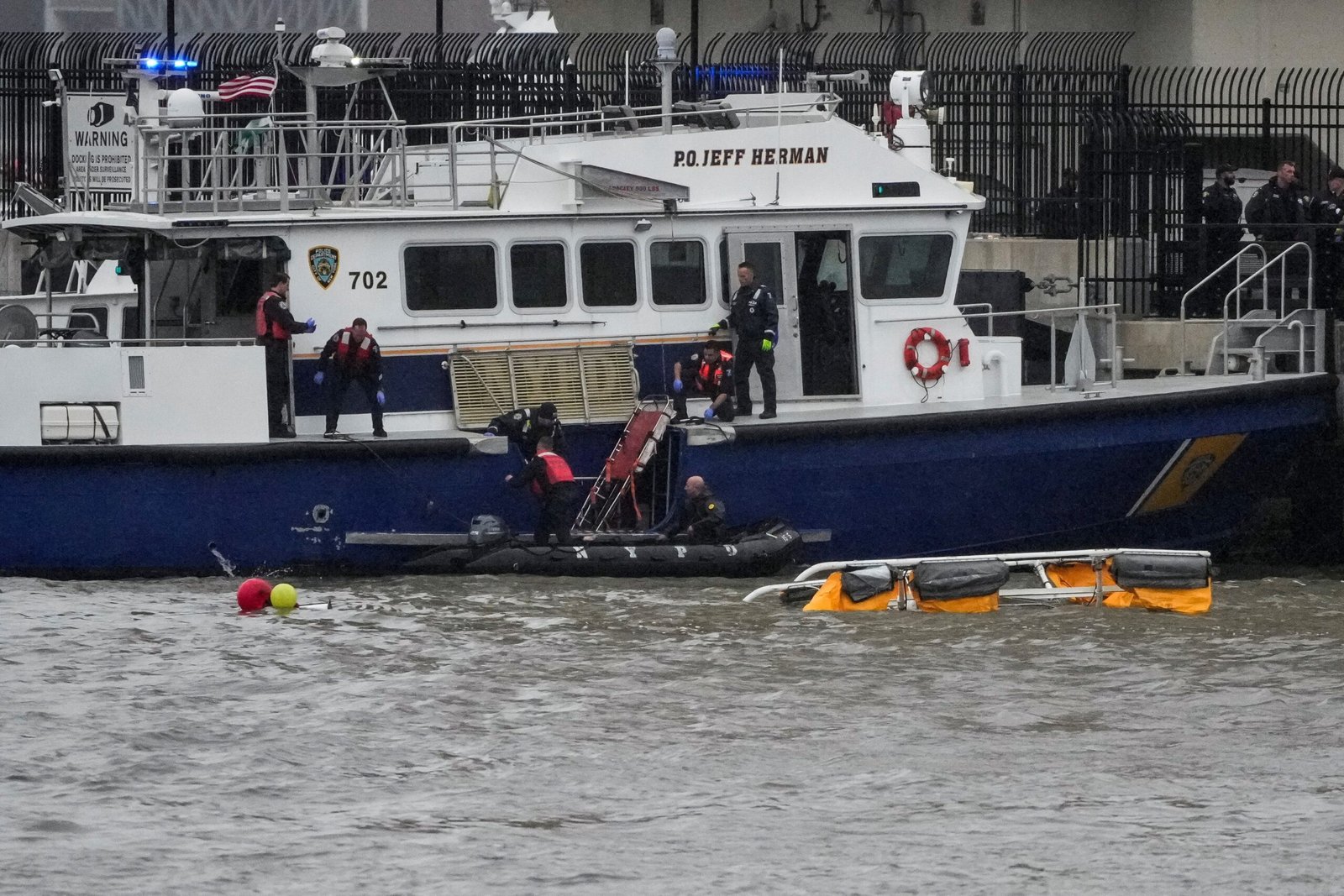 Turistas da Espanha, crianças e piloto estão entre as vítimas de queda de helicóptero na região de Nova York