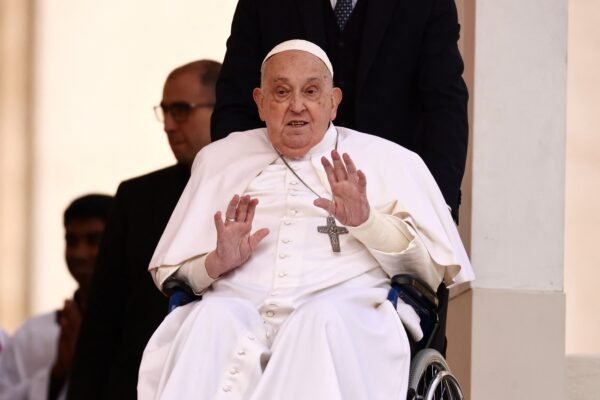 O papa ‘que chora com os migrantes’ e ‘lamenta a crueldade’: a mensagem da Conferência Nacional de Bispos do Brasil