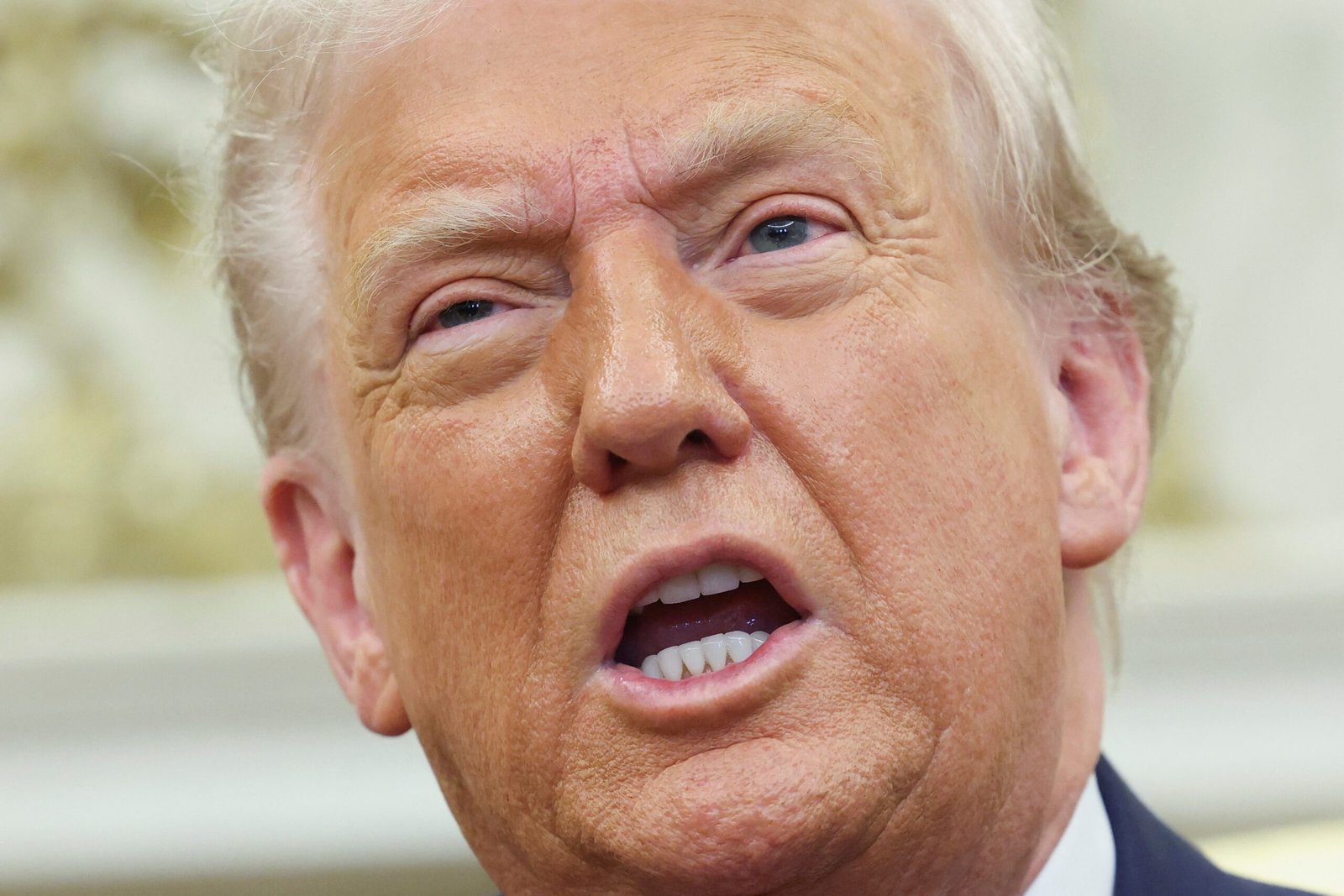 Justiça dos EUA interrompe medida de Trump que visava revogar status legal de 530 mil imigrantes
