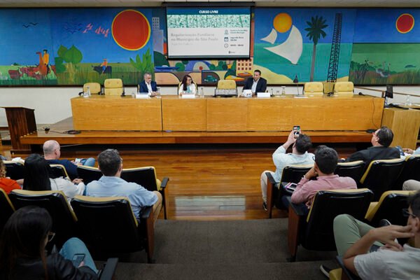 Escola do Parlamento da Câmara promove curso sobre Regularização Fundiária Urbana