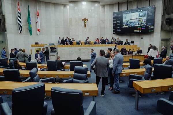 Reajuste anual dos servidores é aprovado na Câmara; atualização salarial será paga em duas parcelas