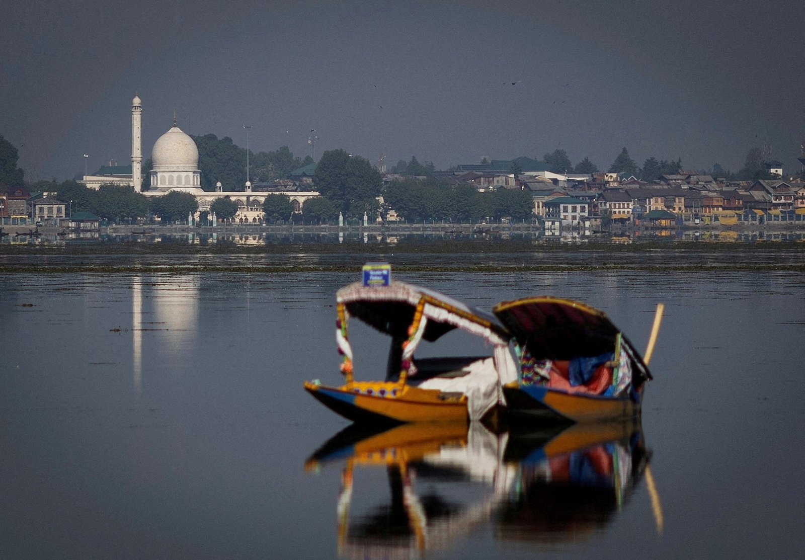 Índia fecha mais da metade dos pontos turísticos da Caxemira após ataque