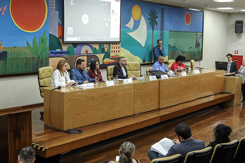 Criação da Frente Parlamentar em Defesa da Propriedade Pública e Privada avança na Comissão de Finanças