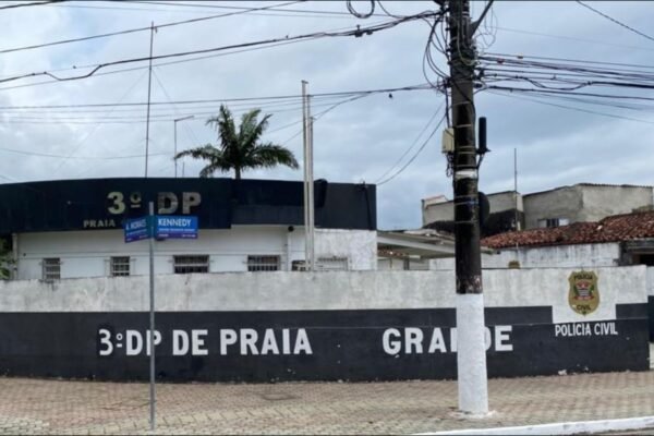 Pedreiro morre após ser eletrocutado e bater cabeça em ferro de laje no litoral de SP