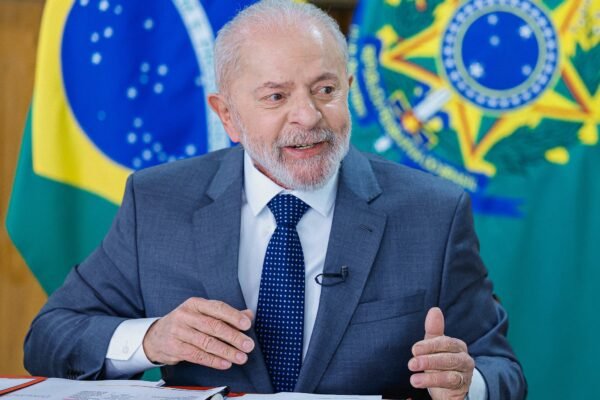 Armínio Fraga defende o congelamento do salário mínimo por 6 anos