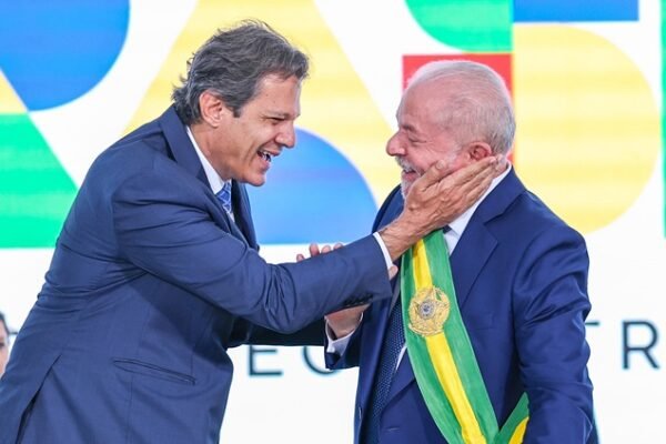 Maioria dos brasileiros se opõe à candidatura de Lula em 2026, diz pesquisa
