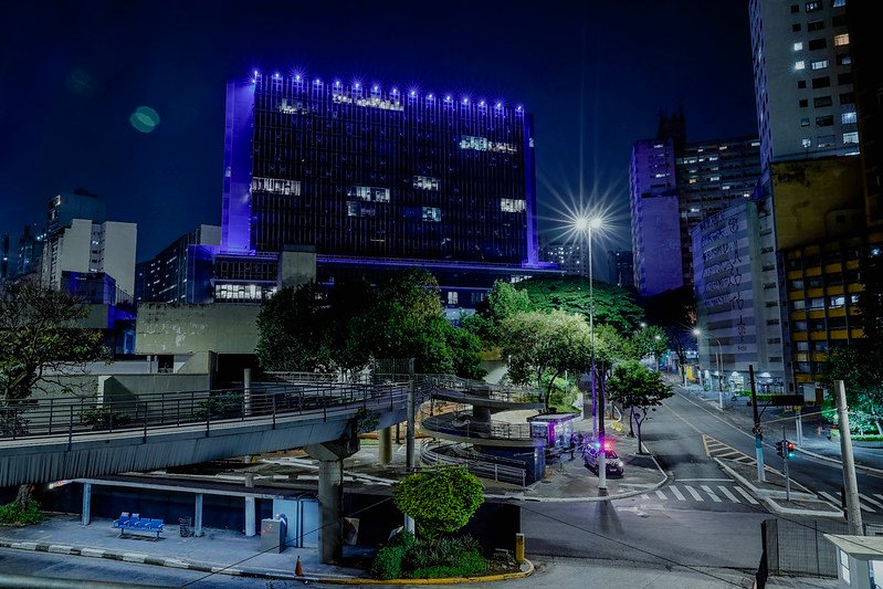 Câmara de SP ilumina sede com a cor azul em apoio ao mês de conscientização sobre o autismo