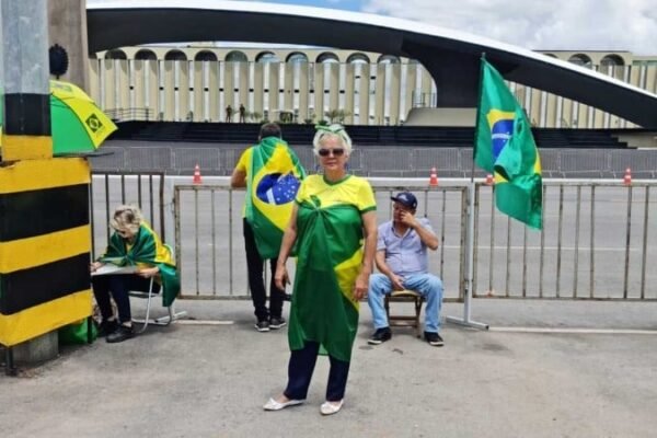 8 de janeiro: defesa solicita ao STF prisão domiciliar para idosa com depressão
