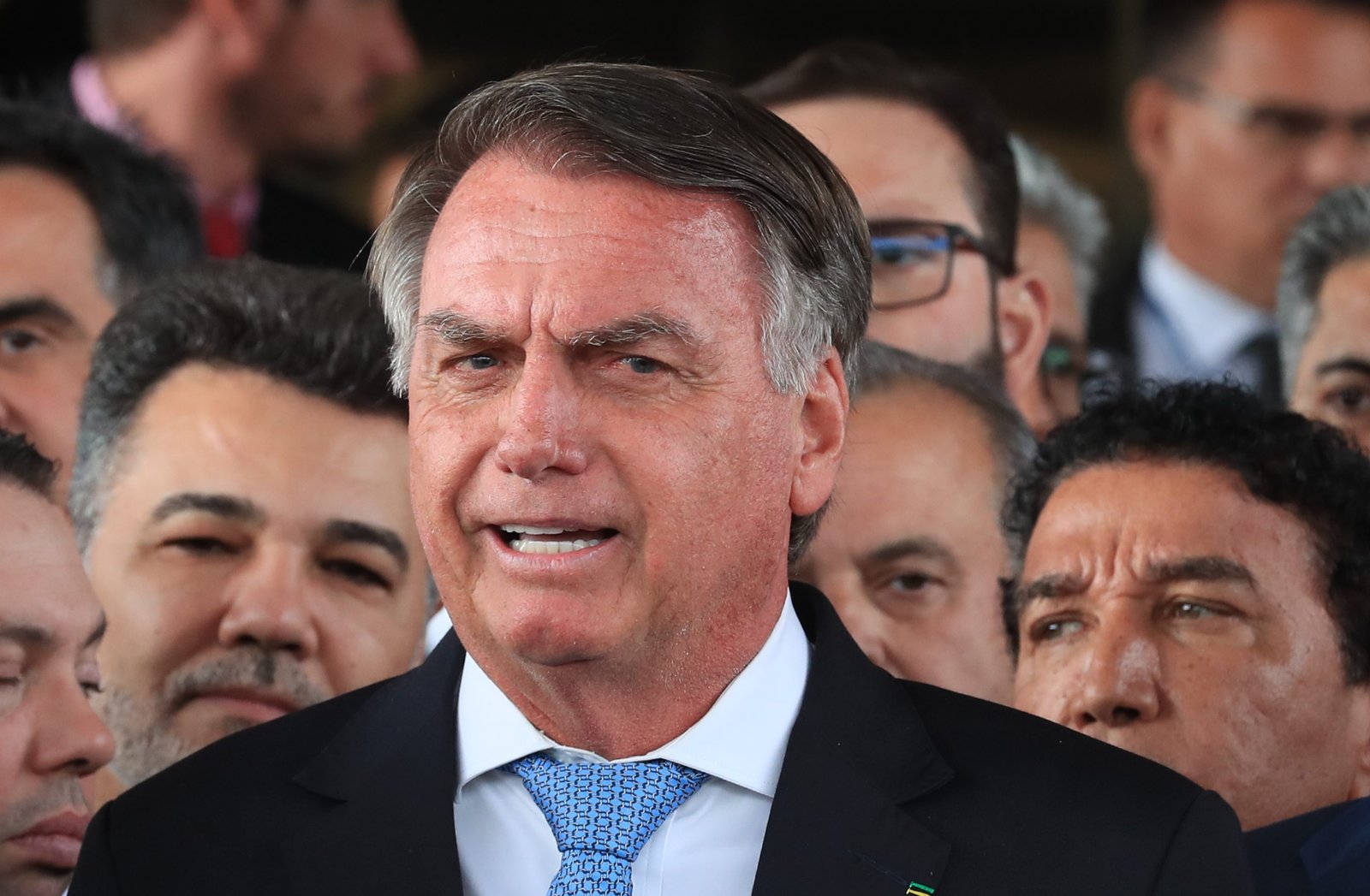 Bolsonaro não tem previsão de alta, afirma médico