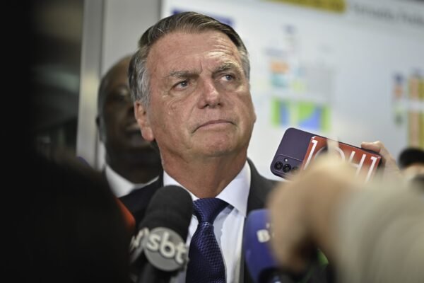 Minas Gerais: Bolsonaro supera Lula em intenções de voto