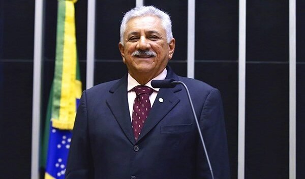 Moraes vota para rejeitar recurso de deputados do PL