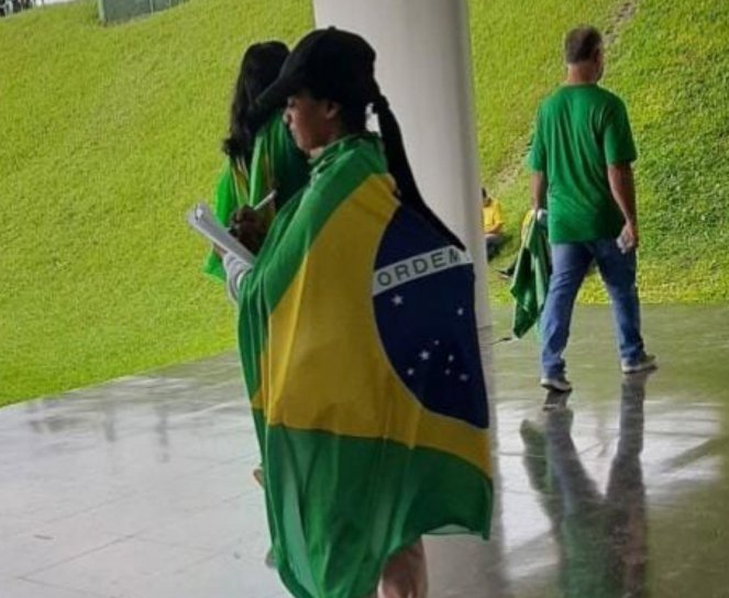Advogado de Débora assume caso de presa do 8/1 que está sem julgamento há 2 anos