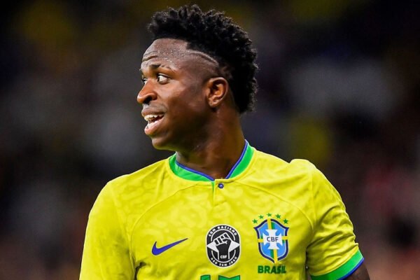 Deputado propõe lei para vetar vermelho em uniforme da Seleção