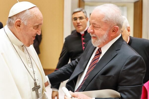 Comitiva de Lula para o funeral do papa Francisco é maior que as de Trump e Milei