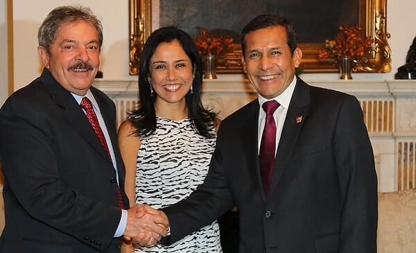Mulher do ex-presidente do Peru, condenada por corrupção, chega no Brasil