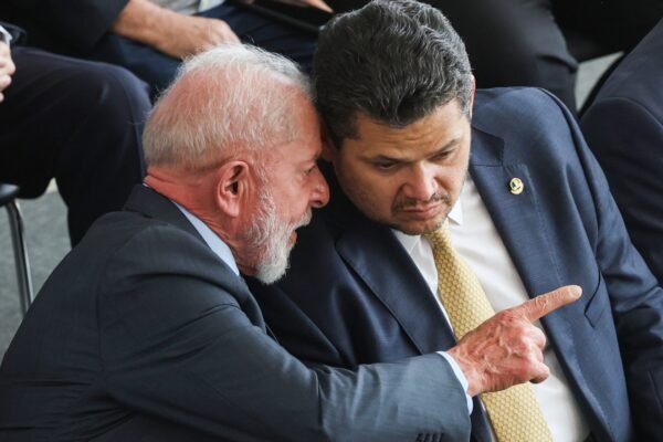 Lula rejeita anistia e fala em reeleição em jantar com líderes da Câmara