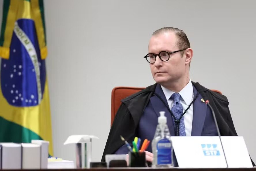 STF determina que processo contra Ramagem não pode ser todo suspenso