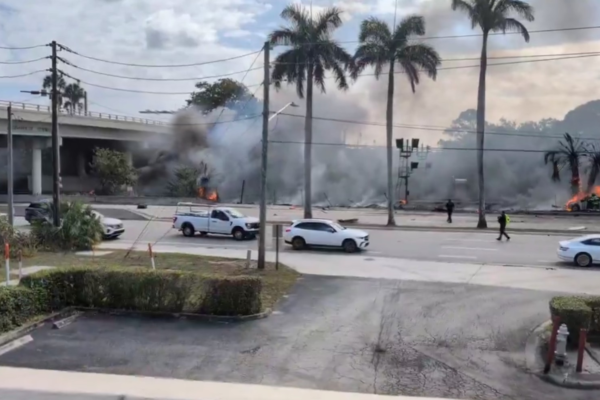 VÍDEO mostra explosão de avião e desespero de testemunhas em Boca Raton, na Flórida