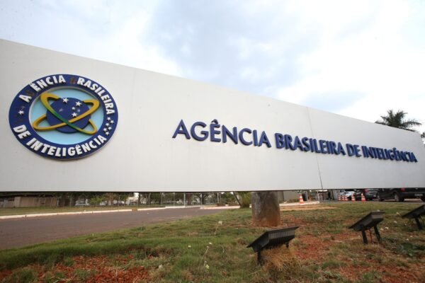 Funcionário da Abin diz que ação hacker contra governo paraguaio chegou a ser interrompida por medo de vazamento e prisão