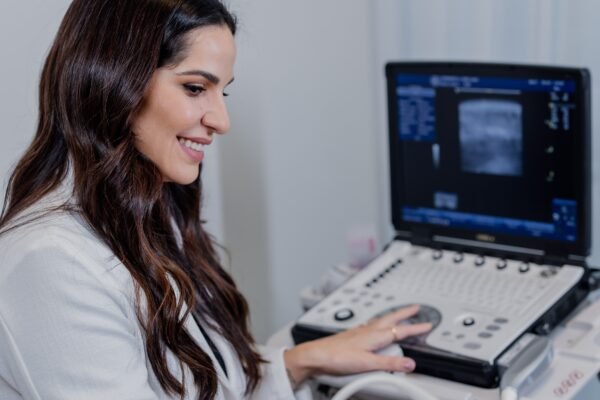 Ultrassom revoluciona diagnósticos em procedimentos dermatológicos na Baixada Santista