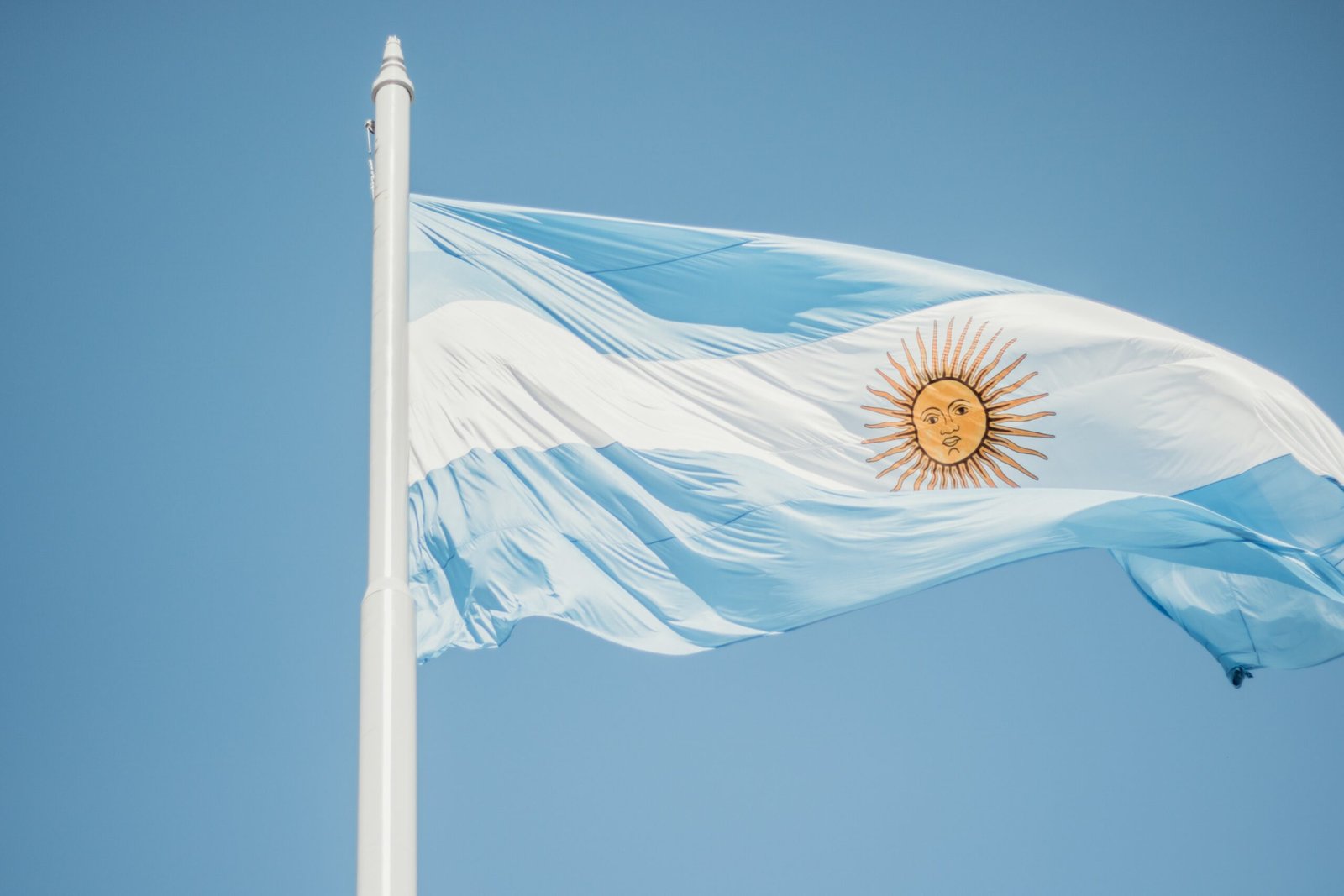 Justiça argentina denuncia líder de seita e outros 20 russos por tráfico sexual