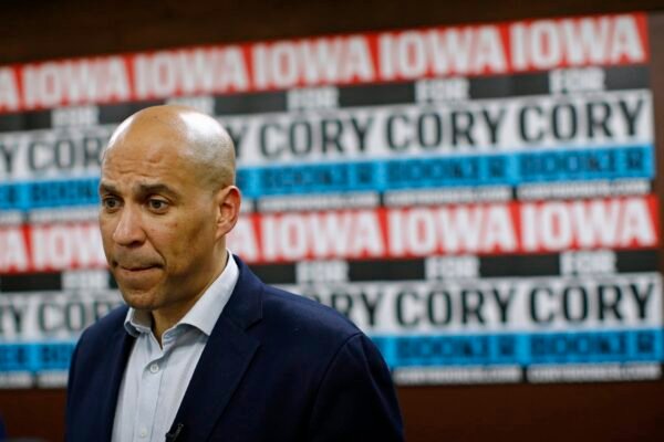 Cory Booker: quem é o senador democrata que protestou contra Trump e bateu recorde ao discursar por mais de 25 horas
