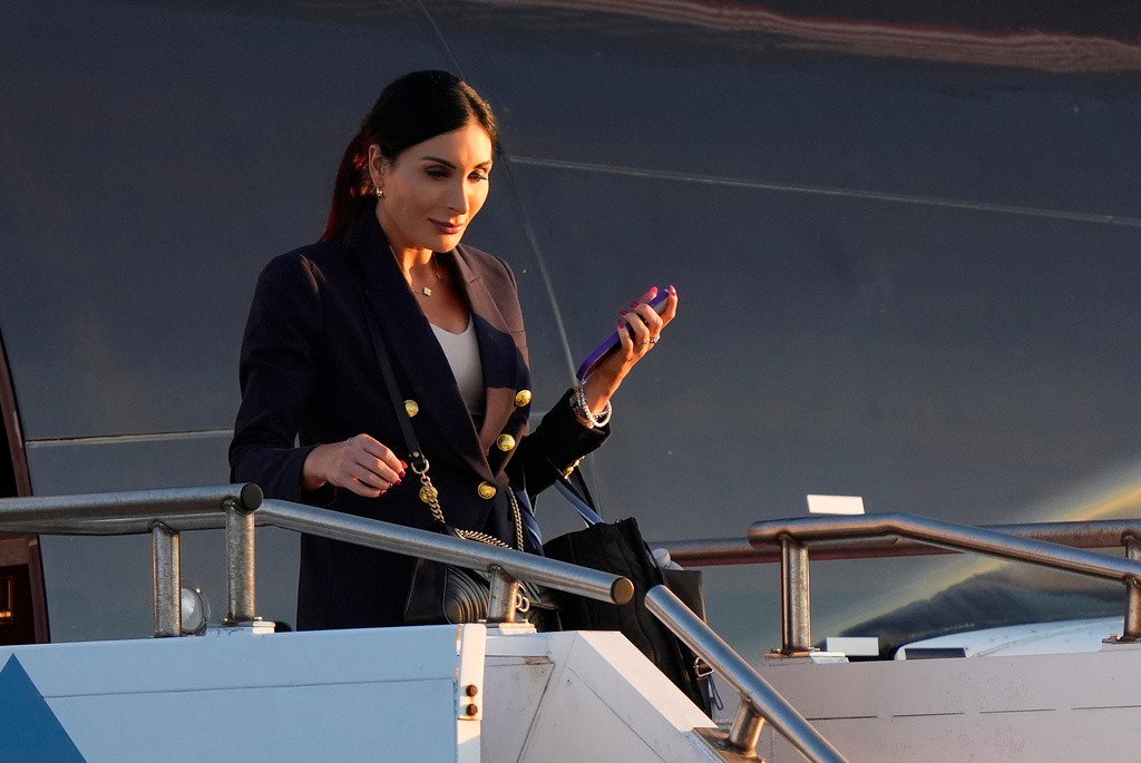 Laura Loomer, a influencer de extrema direita que aconselha Trump