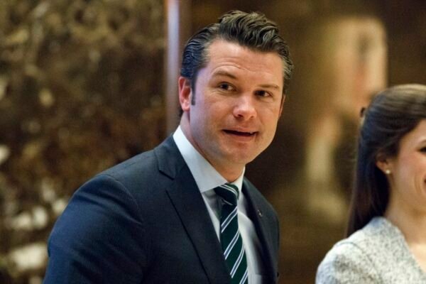 Pentágono mira secretário de Trump e abre investigação sobre uso de app em conversa secreta para bombardeio no Iêmen