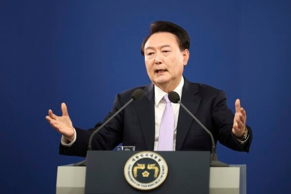 Quem é Yoon Suk Yeol, presidente que teve impeachment declarado na Coreia do Sul