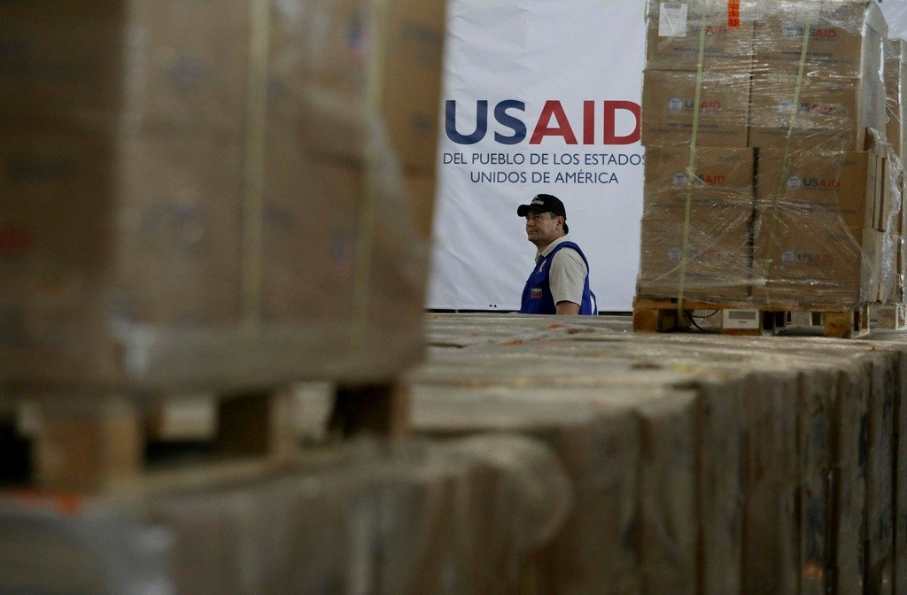 Governo Trump toma medidas para restaurar programas de ajuda externa, diz agência