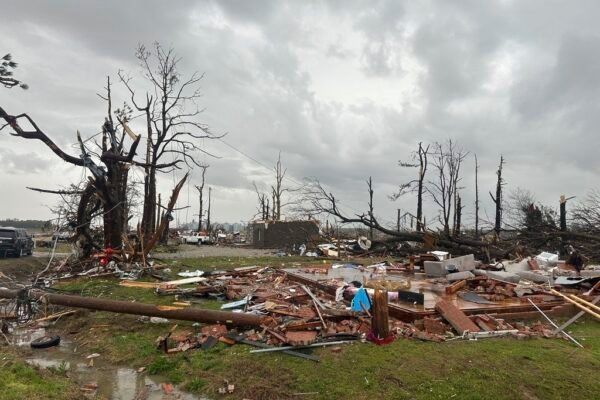 VÍDEO: tornado ‘catastrófico’ atinge o estado de Arkansas, nos EUA, e deixa rastro de destruição
