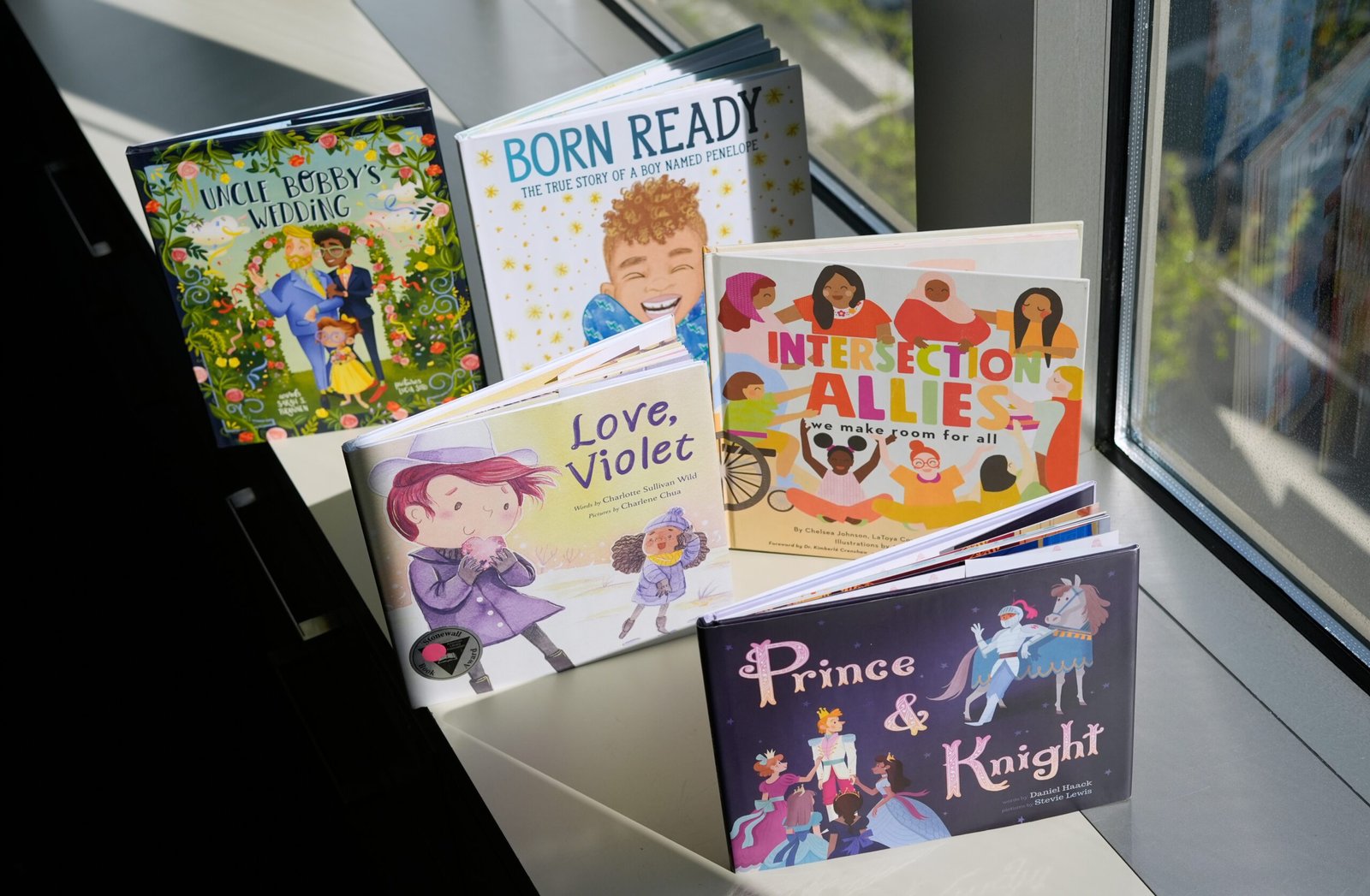 História com personagens LGBTQIA+ leva pais a solicitar intervenção da Suprema Corte por motivos religiosos em Maryland (EUA)