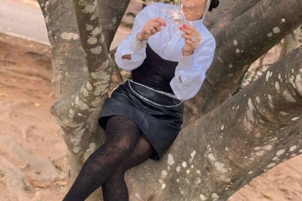 De Embu das Artes para o mundo: Laura Paixão, de 12 anos, emociona Carlinhos Maia, supera o bullying e se torna fenômeno nas redes