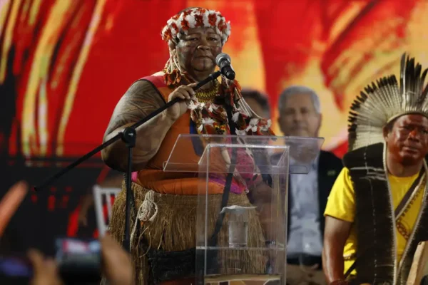 Indígenas cobram devolução, prometida por Lula, do Manto Tupinambá à Bahia