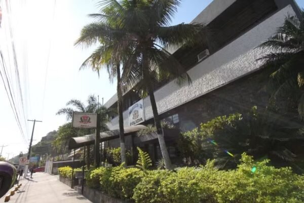 Professor é preso e demitido por se masturbar perto de escola no litoral de SP