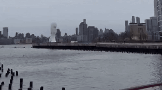 Novo VÍDEO mostra que helicóptero já caiu despedaçado no rio Hudson, nos EUA
