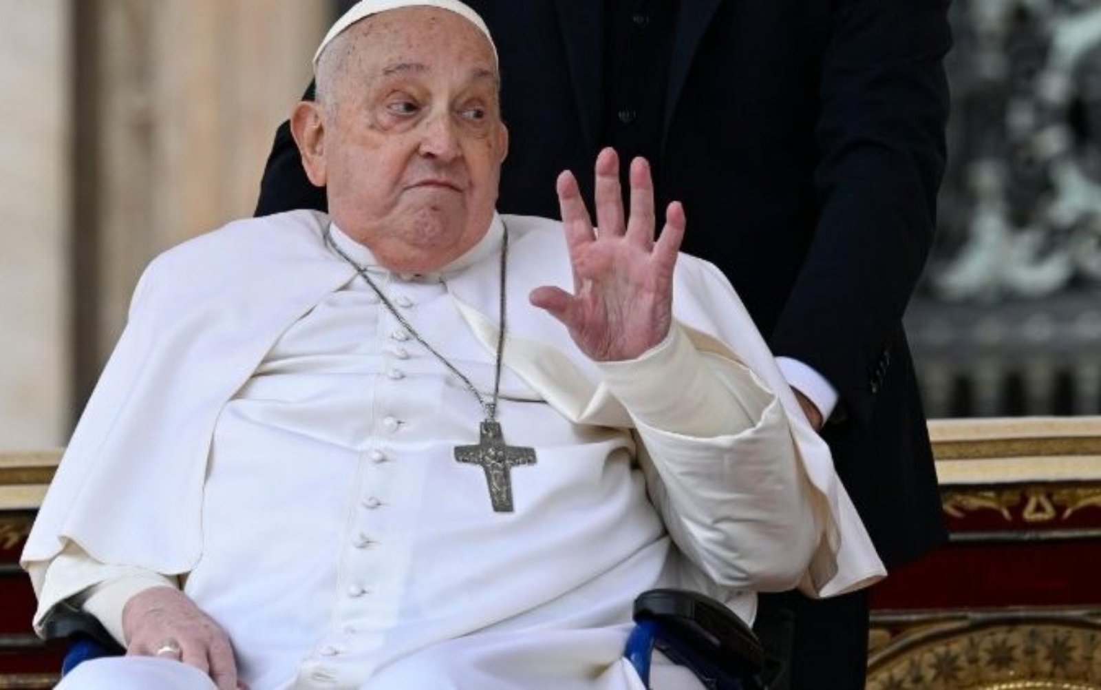Papa Francisco morreu em seu apartamento, e causa da morte deve ser divulgada às 15h, diz Vaticano