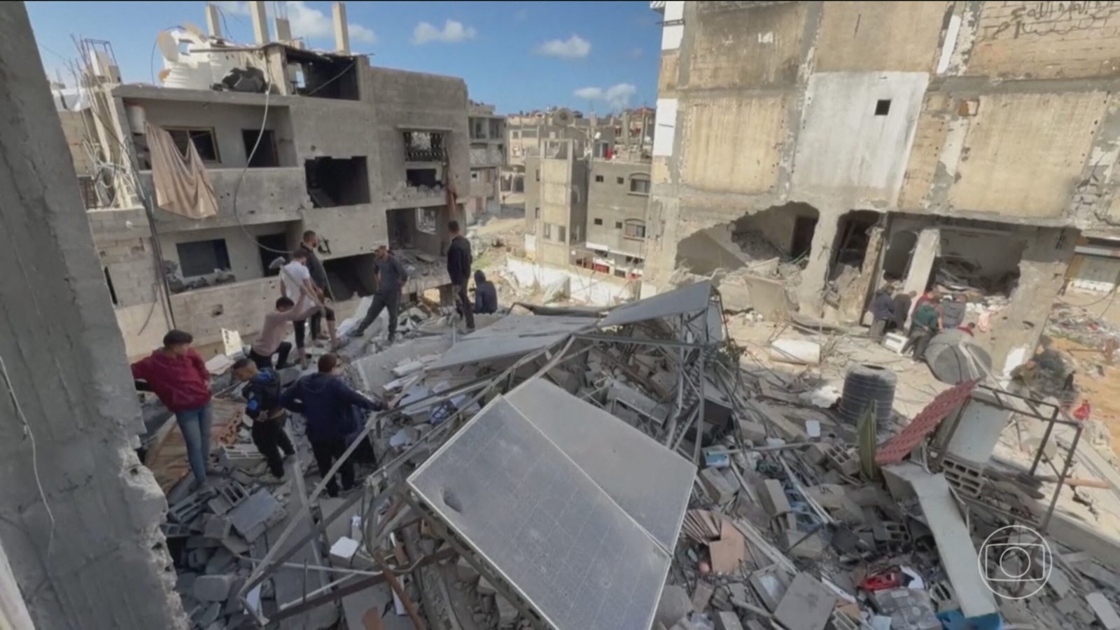 Ataque de Israel a escola em Gaza deixa 27 mortos, incluindo crianças
