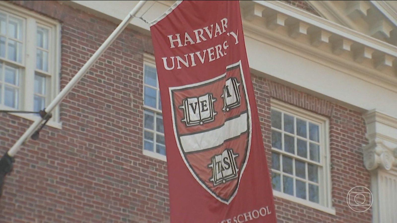 Harvard processa governo Trump para impedir congelamento de mais de US$ 2 bilhões em recursos