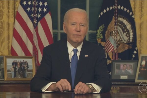 Governo Trump causou ‘tanto dano e tanta destruição’, diz Biden em primeiro discurso após deixar presidência