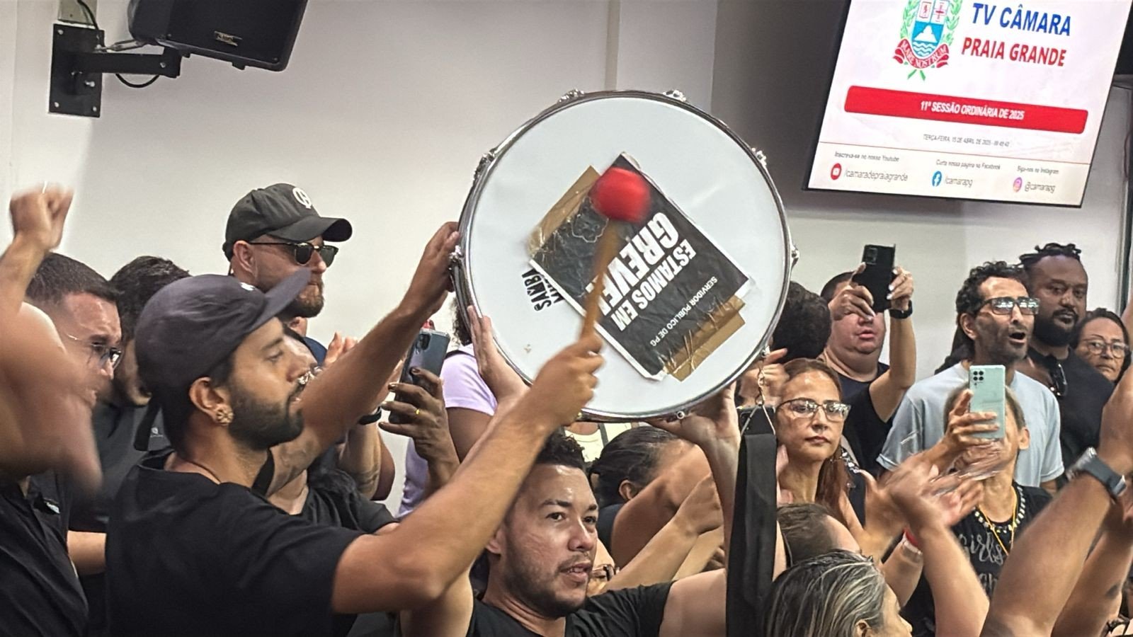 Servidores de Praia Grande, SP,  retomam greve e Câmara aprova reajuste de 5,48%; VÍDEO