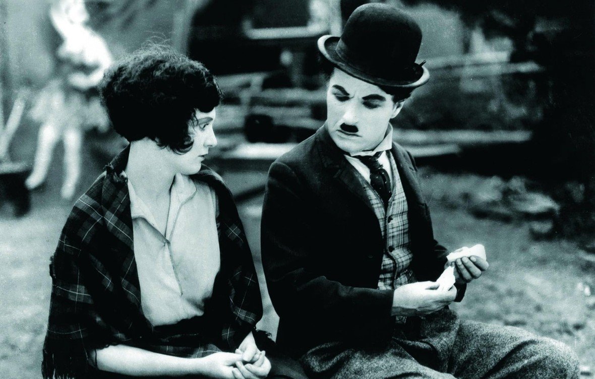 Oficina apresenta trajetória de Charlie Chaplin em museu de Santos, SP