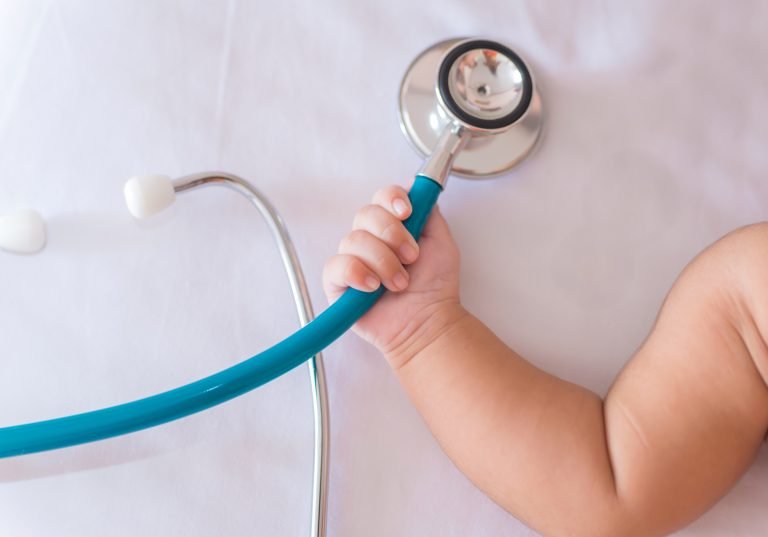 Comissão debate falta de dados sobre crianças traqueostomizadas no Brasil