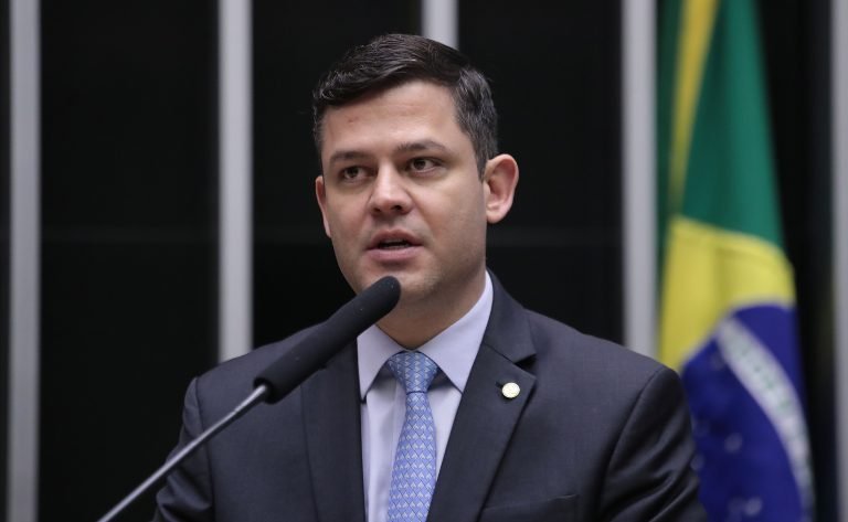 Proposta suspende resolução do CNJ que prevê sustentação gravada de advogado