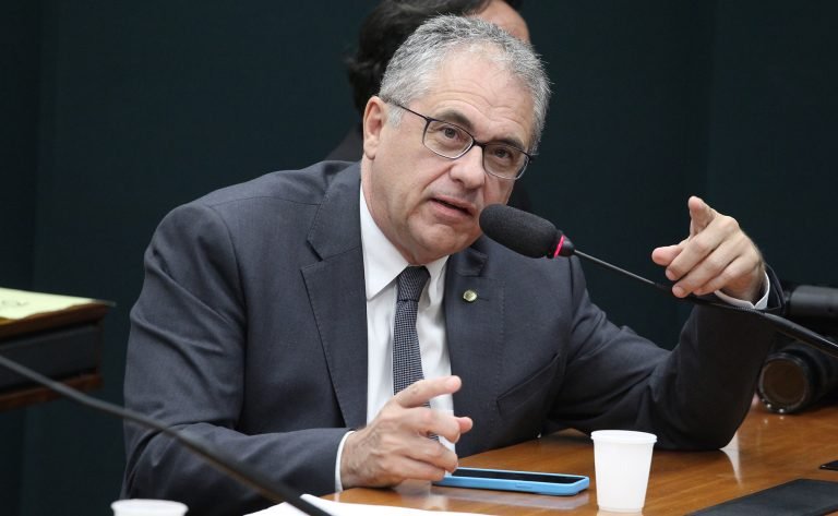 Congresso instala comissão para analisar MP que concedeu aumento aos militares