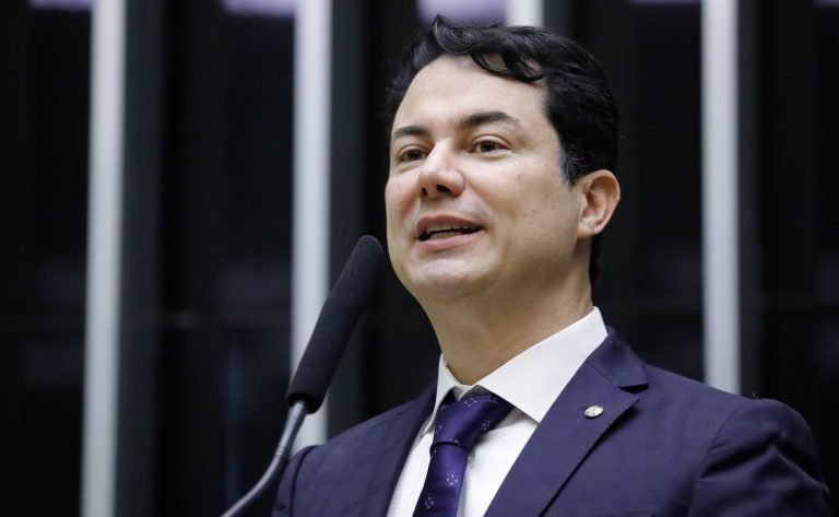 Projeto obriga empresas com mais de 50 funcionários a oferecer programas de saúde mental