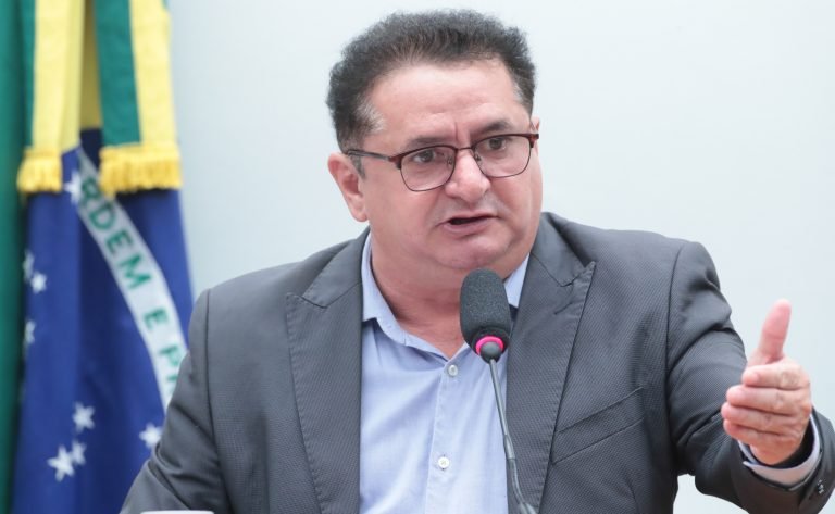 Comissão aprova selo para instituições que promovam monitoria com alunos da rede pública