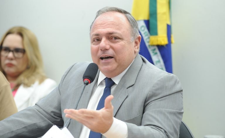 Projeto define antissemitismo e veda negação ou relativismo do Holocausto 