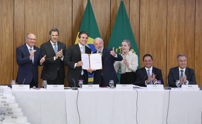 Motta anuncia comissão especial para analisar isenção do IR para quem ganha até R$ 5 mil