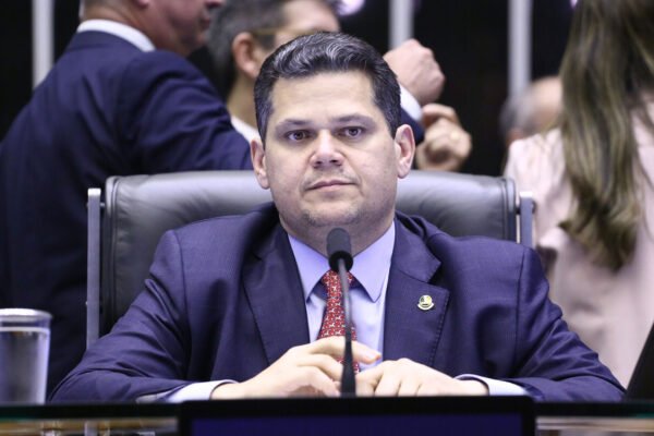 Vaga em Ministério das Comunicações vira problema para Lula